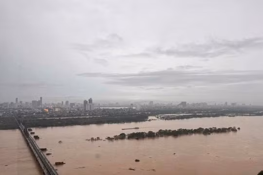 Lũ dâng cao, Hà Nội sẵn sàng phương án sơ tán dân diện rộng