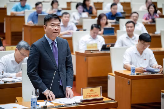 Tập trung chỉ đạo từ sớm, từ xa việc cung ứng đủ điện, xăng dầu cho sản xuất, kinh doanh và tiêu dùng
