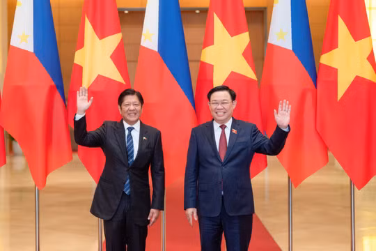 Chủ tịch Quốc hội Vương Đình Huệ hội kiến Tổng thống Philippines