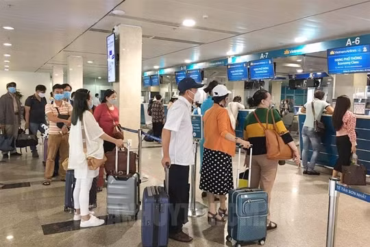 Cảng hàng không Tân Sơn Nhất phải hỗ trợ kiều bào, người dân về quê đón Tết thuận lợi nhất