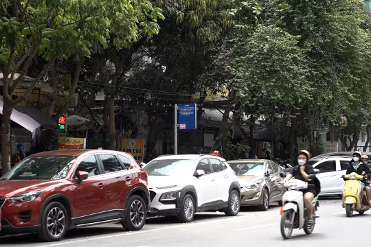 Cần những hoạch định cụ thể để giải tỏa “cơn khát” bãi đỗ xe ở Hà Nội