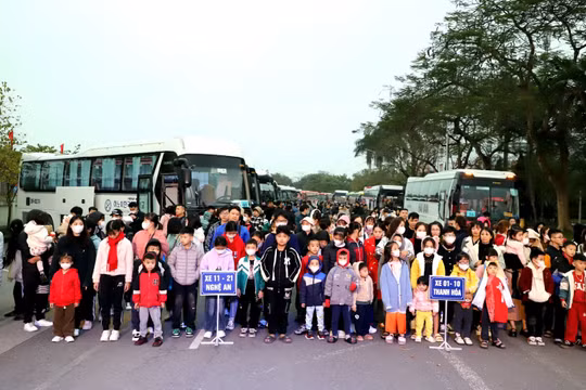 Những chuyến xe ấm tình Công đoàn đưa công nhân về quê đón Tết