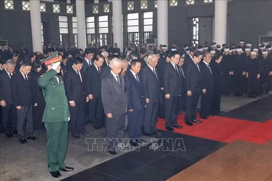 Đoàn Quốc hội viếng Tổng Bí thư Nguyễn Phú Trọng