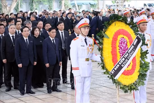Đoàn Ủy ban Kiểm tra Trung ương viếng Tổng Bí thư Nguyễn Phú Trọng