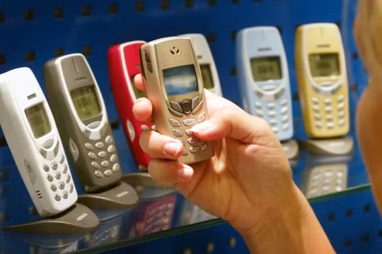 Hơn 10 triệu người Việt Nam vẫn còn dùng điện thoại "cục gạch"