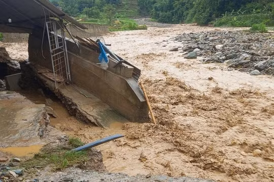 Thủ tướng chỉ đạo tập trung khắc phục hậu quả mưa lũ do ảnh hưởng của bão số 2