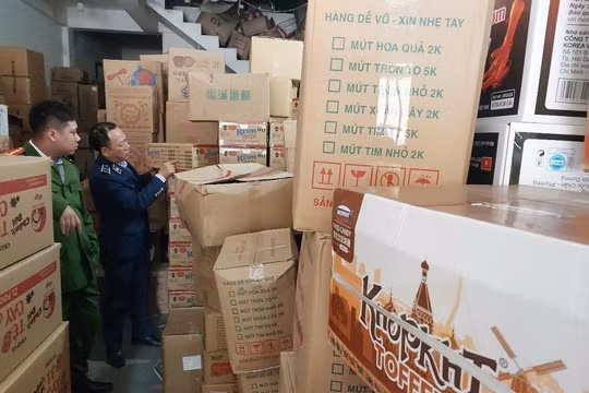 Hà Nội: Phát hiện nhiều cơ sở kinh doanh thực phẩm có dấu hiệu nhập lậu