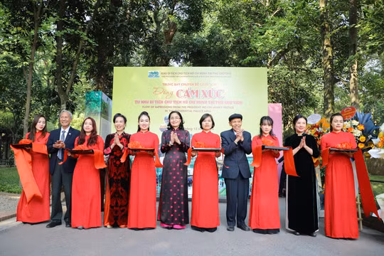 Triển lãm 'Dòng cảm xúc': Hành trình tôn vinh Di sản Hồ Chí Minh