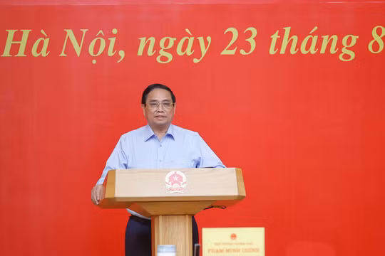 Xây dựng Đảng là nhiệm vụ then chốt, phát triển kinh tế là nhiệm vụ trung tâm