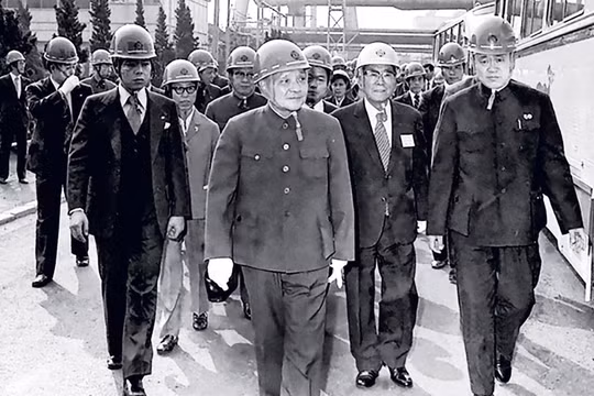 Học bí kíp khi liên doanh, Trung Quốc vượt Nhật Bản trong sản xuất xe điện, thép
