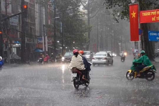 Dự báo thời tiết ngày 24/8: Khu vực Hà Nội nhiều mây, mưa vừa, mưa to và dông