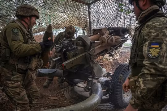 Nga tiếp tục dồn ép trên chiến trường khi Ukraine chờ viện trợ Mỹ