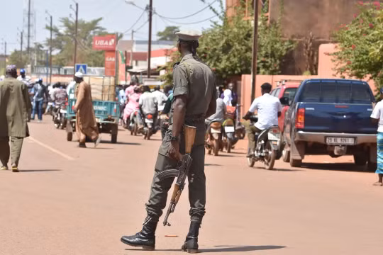 Phiến quân liên kết với Al-Qaeda và IS hành quyết 170 người tại Burkina Faso