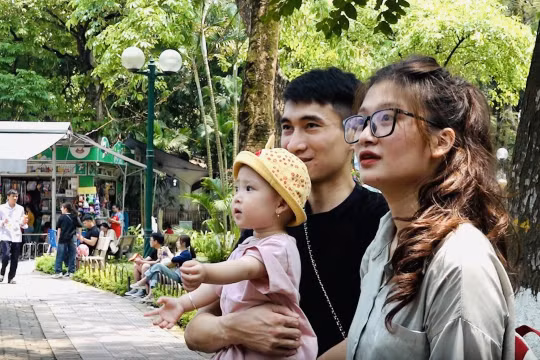 Nghỉ lễ Giỗ Tổ Hùng Vương người dân tận hưởng không khí vui vẻ bên gia đình