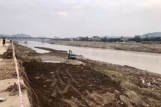 Lào Cai tái tạo cảnh quan môi trường dọc đôi bờ sông Hồng sau lũ dữ