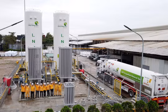 PV GAS chính thức cung cấp LNG cho nhà máy khách hàng đầu tiên tại miền Bắc