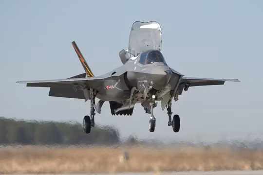 So sánh 2 'siêu tiêm kích' F-35B và F-35A mà Singapore vừa đặt mua