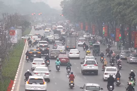 Cần kiểm soát khí thải ô tô, xe máy để cải thiện chất lượng không khí Thủ đô