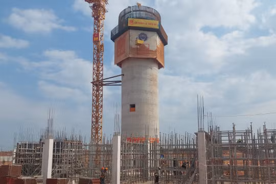 Hàng trăm kỹ sư, công nhân thi công xuyên Tết đài kiểm soát không lưu Long Thành