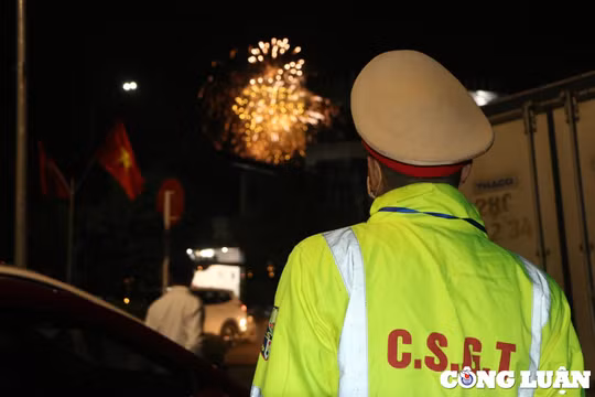 Đón giao thừa xa quê, Đại uý Cảnh sát giao thông giữ bình yên cho mọi người