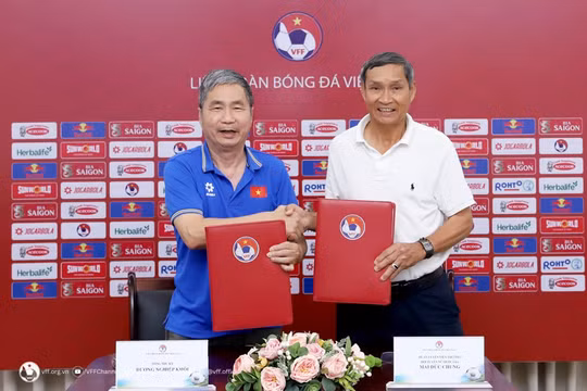 HLV Mai Đức Chung tiếp tục dẫn dắt đội tuyển bóng đá nữ Việt Nam
