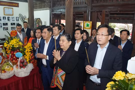 Dâng hương tưởng niệm 80 năm ngày hy sinh của Nhà cách mạng, liệt sĩ Tô Hiệu