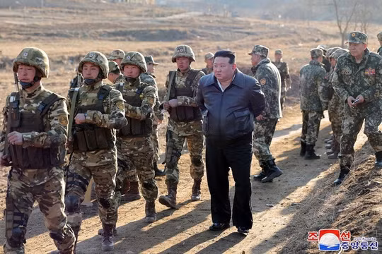 Nhà lãnh đạo Kim Jong Un yêu cầu quân đội Triều Tiên tăng cường khả năng chiến đấu