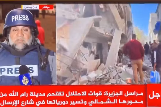 Nhà báo Dahdouh trở lại tường thuật trực tiếp về chiến sự Gaza sau khi chôn cất con trai