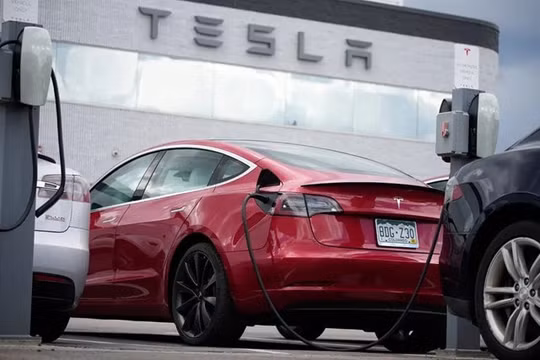 Cơ quan chính quyền Mỹ điều tra hệ thống tự lái của Tesla