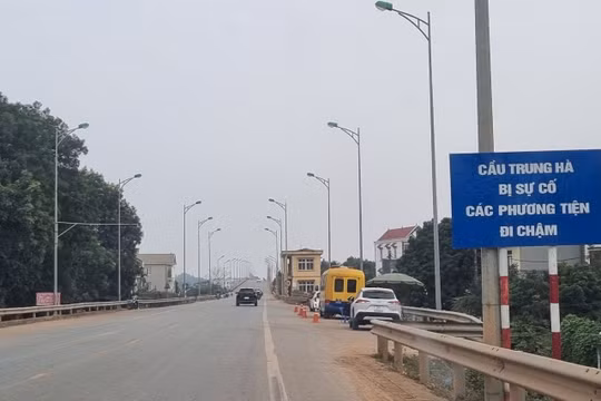 Tiếp tục điều chỉnh, tổ chức lại giao thông qua cầu Trung Hà trên Quốc lộ 32