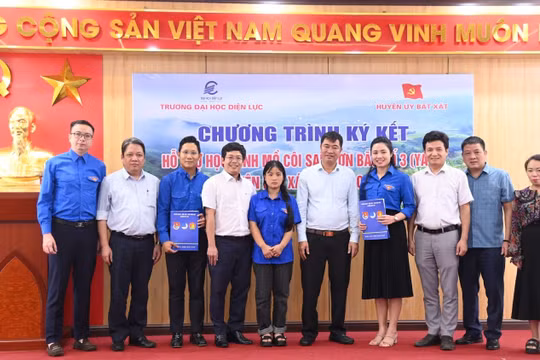 EPU chấp cánh ước mơ cho nữ sinh mồ côi sau bão ở Lào Cai