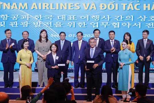 Vietnam Airlines kỷ niệm 30 năm đường bay thẳng và chào đón hành khách thứ 15 triệu giữa Việt Nam - Hàn Quốc