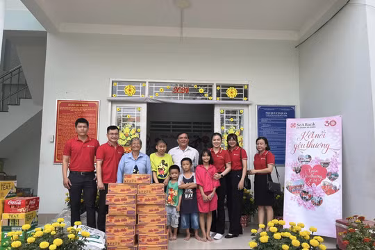 SeABank mang hơi ấm mùa xuân đến với những người có hoàn cảnh khó khăn