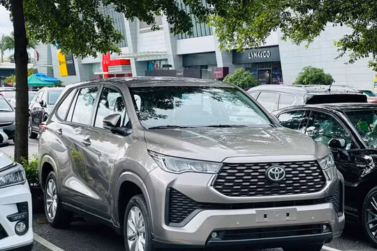 Toyota Innova Cross HEV dẫn đầu doanh số xe hybrid tại Việt Nam