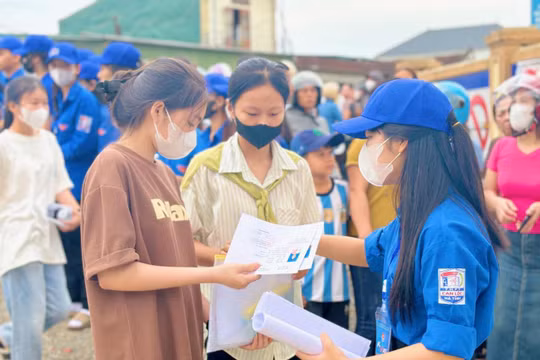 Hơn 1300 thanh niên tình nguyện tham gia “Tiếp sức mùa thi” tại Kỳ thi vào lớp 10 THPT ở Hà Tĩnh