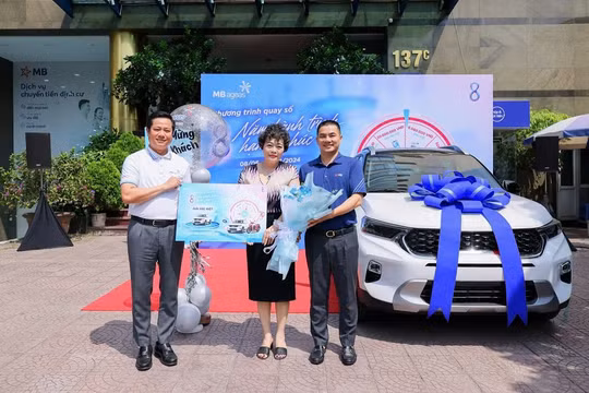 Chiếc ô tô đầu tiên “có chủ”, gần 30.000 quà tặng đã được trao trong chương trình quay số của MB Ageas Life