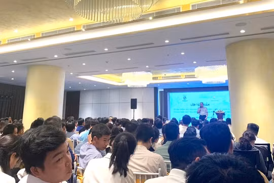 Lớp tập huấn giảm rác thải nhựa cho giới trẻ khu vực miền Trung, Tây Nguyên
