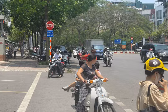 Đề xuất tăng mức xử phạt người điều khiển xe máy không đội mũ bảo hiểm