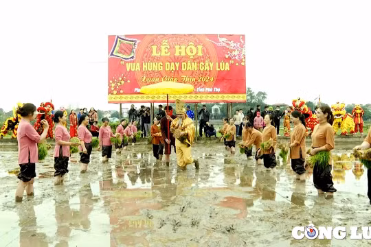 Phú Thọ: Tái hiện sống động nghi lễ Vua Hùng dạy dân cấy lúa