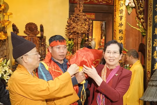 Lễ phát lương Đức Thánh Trần tại đền Trần Thương Xuân Giáp Thìn 2024