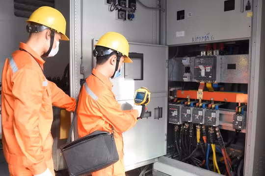 Lượng tiêu thụ điện liên tục "phá đỉnh" vì nắng nóng