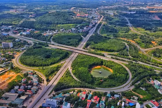 Trúng nhiều gói thầu với tỷ lệ tiết kiệm thấp, Công ty Cổ phần Xây dựng Giao thông Long Thành vẫn 'quen mặt' với nhiều gói thầu trăm tỷ của Hà Nội