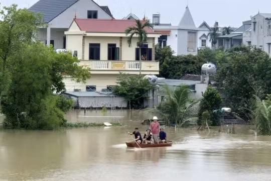 Lũ dâng cao, Thanh Hóa sơ tán hàng nghìn hộ dân