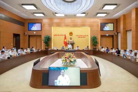 Ủy ban Thường vụ Quốc hội sẽ dành 1,5 ngày để tiến hành phiên chất vấn và trả lời chất vấn