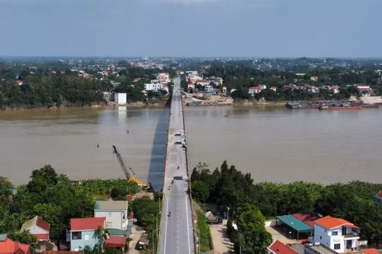 Phú Thọ: Các phương tiện được lưu thông bình thường qua cầu Trung Hà