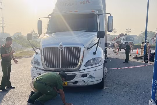 Bình Dương: Hai công nhân bị xe container cán tử vong trên đường đi làm