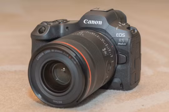 Canon trình làng EOS R5 Mark II: Máy ảnh mirroless cao cấp với giá 105 triệu đồng