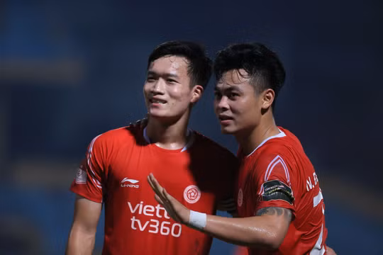 Hoàng Đức nhận lót tay cao chưa từng có trong lịch sử V.League
