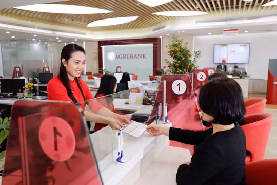 Agribank dành hơn 14 tỷ đồng tặng khách hàng tham gia chương trình Tiết kiệm dự thưởng “Xuân tích lũy – Quỹ đong đầy”.