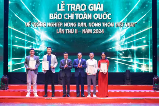Lễ trao Giải báo chí toàn quốc về nông nghiệp, nông dân, nông thôn Việt Nam lần thứ II năm 2024